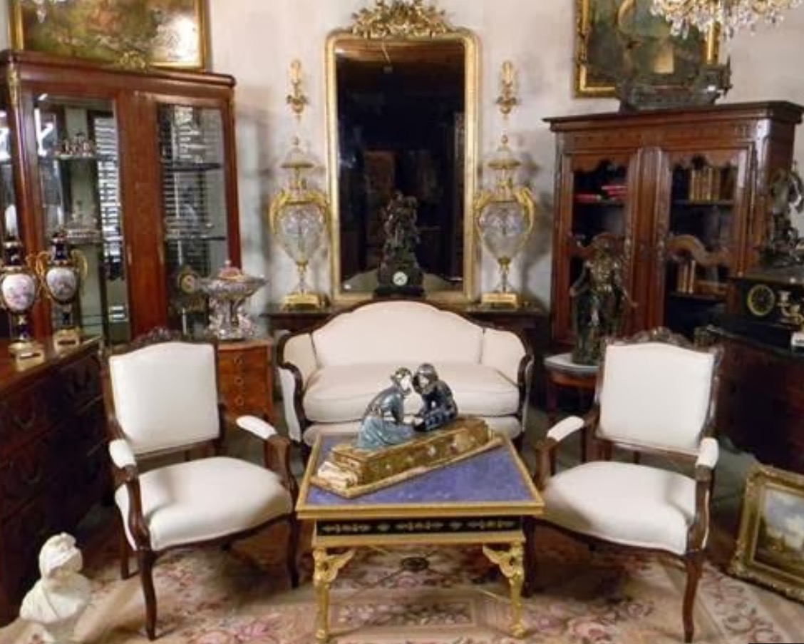 Castle Antiques and Design
